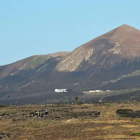 아파트 With Volcanic Views *