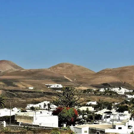 With Volcanic Views 아파트